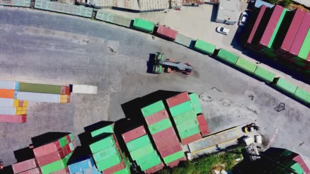 Forklift Truck Lifting Cargo Container Dock Yard Transportation Import Export — Vídeo de Stock
