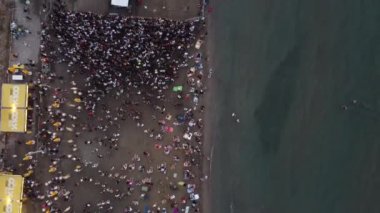 TURKEY İZMIR - URLA BEACH, 26.08.2022 - Plajda müzik festivali. Yüksek kalite 4k görüntü