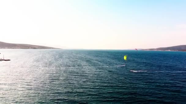 Gulbahce Izmir Agosto 2022 Kitesurfer Surf Ponto Kitesurf Gulbahce Com — Vídeo de Stock