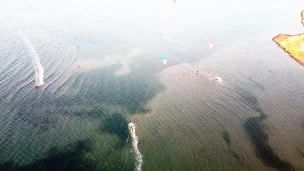 Gulbahce Σμύρνη Αύγουστος 2022 Kitesurfer Surfing Στο Gulbahce Kitesurfing Σημείο — Αρχείο Βίντεο