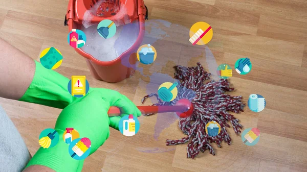 Joven Ama Llaves Limpieza Piso Mobbing Celebración Fregona Cubo Plástico —  Fotos de Stock