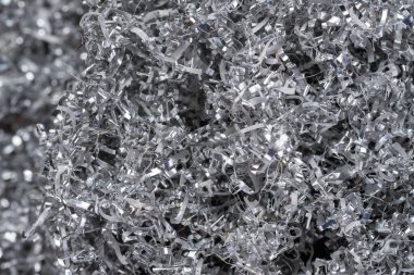 Gümüş renkli alüminyum talaşların yakın görüntüsü