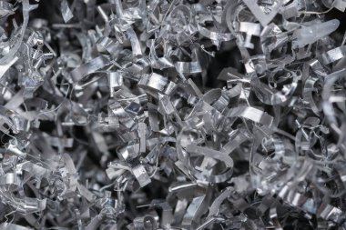 Gümüş renkli alüminyum talaşların yakın görüntüsü