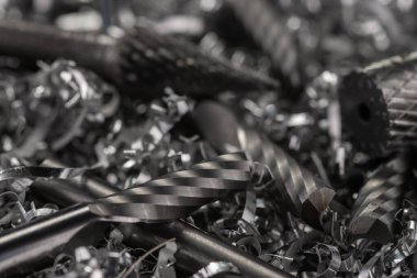 Metal talaşlarıyla ilgili CNC için katı hassas karpit değirmen araçlarının makro mühendisliği. Güzel, bulanık duvar kağıdı..