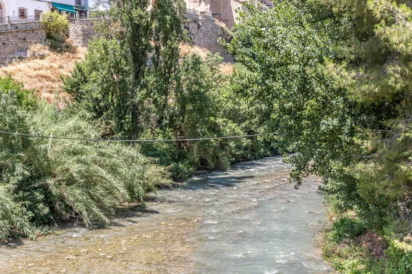 Ποταμός Jucar Έχει Χαράξει Ένα Φαράγγι Από Βαθιά Βράχια Και — Φωτογραφία Αρχείου