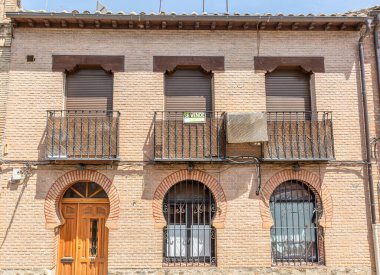 Facade of a beautiful and typical old house in Toledo for sale