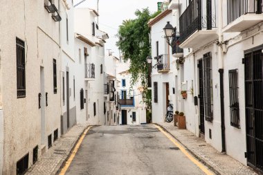 Altea kasabası Alicante 'nin Marina Baixa bölgesinde yer almaktadır ve Costa Blanca' nın bir parçasıdır.
