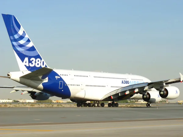 Airbus A380 aircraft taxis during Dubai International Airshow — Stock Photo, Image