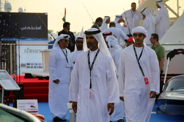 Ziyaretçiler Dubai Uluslararası Boat Show sırasında