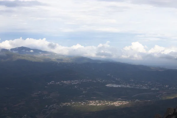 Visa från högt över bergen — Stockfoto