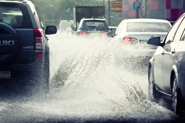 Strong rain in the city — Stock Photo, Image