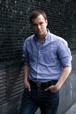 Holding adam ceplerinde eller