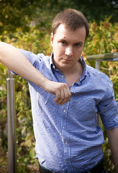 Hombre guapo en camisa azul —  Fotos de Stock