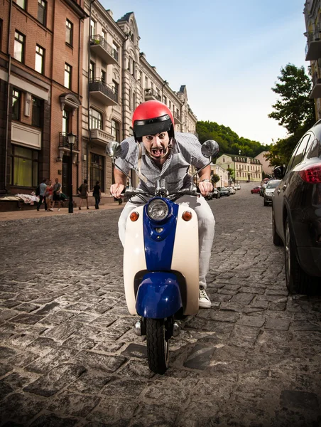 Man on scooter slows down — Stockfoto