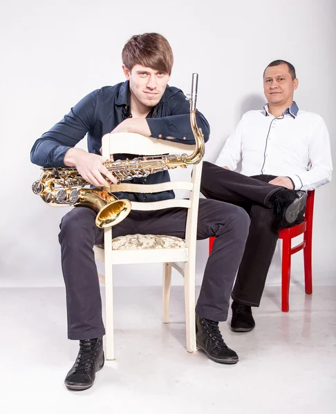 Man in white shirt and saxophonist — Stock Photo, Image