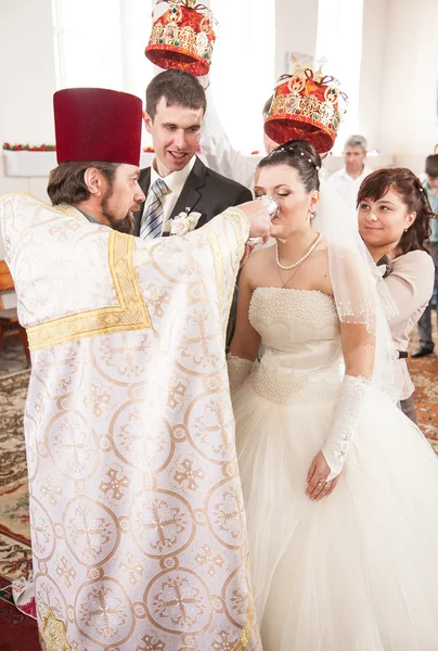 Ceremonia de boda ortodoxa —  Fotos de Stock