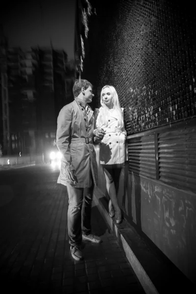 Couple in love walking on street at night — Stock Photo, Image