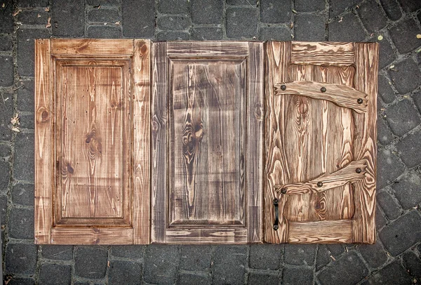 Drie gestemde houten deuren — Stockfoto