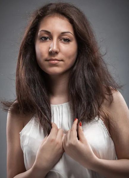 Brunette eastern woman with naked shoulder touching hair — Stock Photo, Image