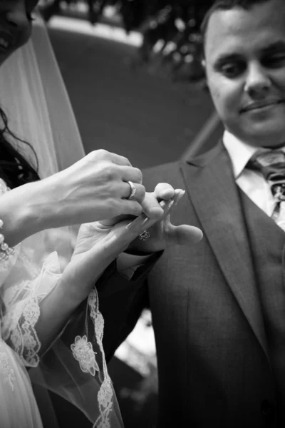 Closeup shot of bride putting wedding ring on grooms hand — Stock Photo, Image