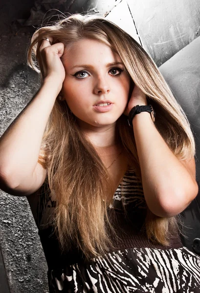 Portrait of russian woman with blond hair posing on street — Stock Photo, Image