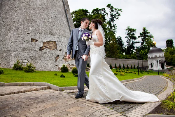 Newly married couple walking on road at park while holding hands — Stock Photo, Image