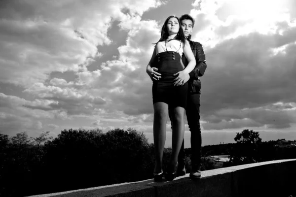 Photo of young couple hugging against cloudy sky — Stockfoto