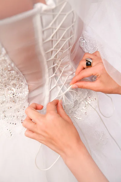 Foto di sposa vestire abito bianco — Foto Stock