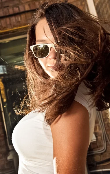 Girl with big breast in sunglasses looking over shoulder — Stock Photo, Image