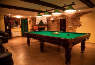 Bilardo masası ile lüks oda fotoğrafı