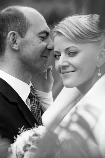 Closeup shot of happy middle aged bride and groom — Stock Photo, Image