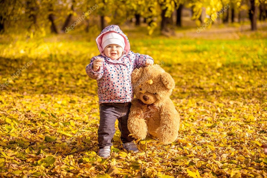 Bear Walking With Little Girl Girl Walking With Teddy Bear At