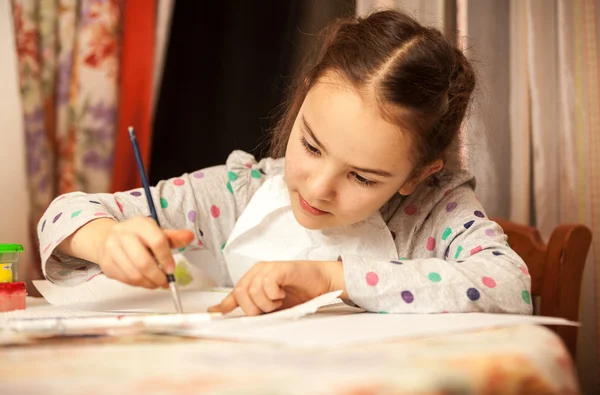 Portrait of little girl drawing on canvas — Stock Photo, Image