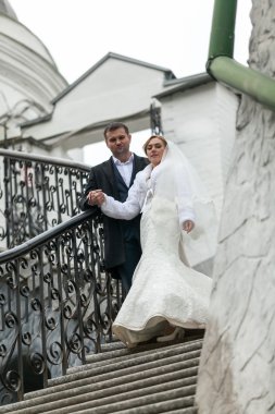 evli çift eski taş merdiven azalan