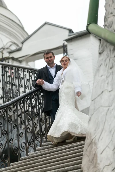 evli çift eski taş merdiven azalan