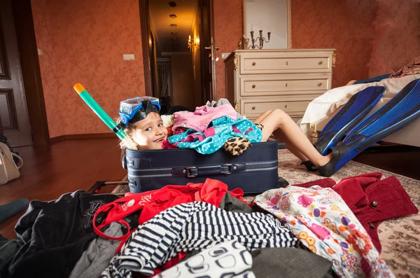 Girl in mask, snorkel and flippers sitting in big suitcase — Stock Photo, Image