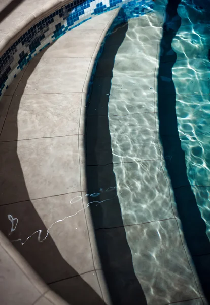 Foto de passos na piscina — Fotografia de Stock