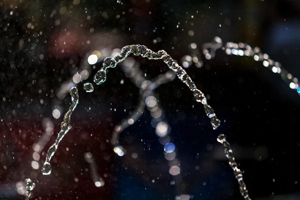 Vonkontlading water uit fontein — Stockfoto