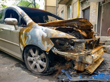 Vandallar ya da ayaklanmalar yüzünden yanan araçların yakılması