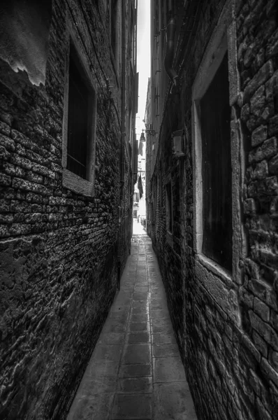 Narrow Alleyway — Stock Photo, Image