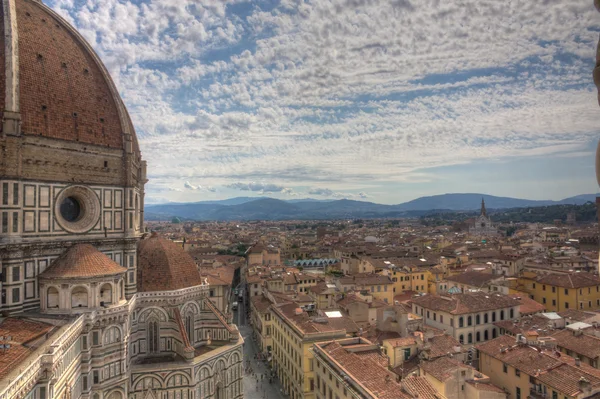 Vista su Firenze con la famosa chiesa — Foto Stock