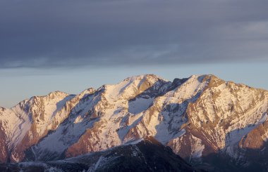 Posets peak
