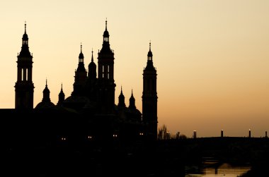 Pilar basílica