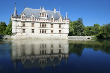 AZAY le Rideau