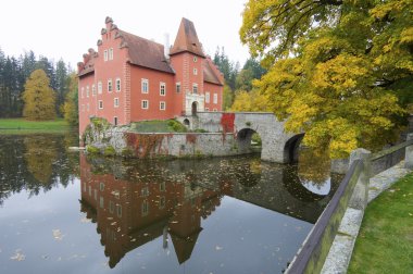 Cervena lhota Kalesi