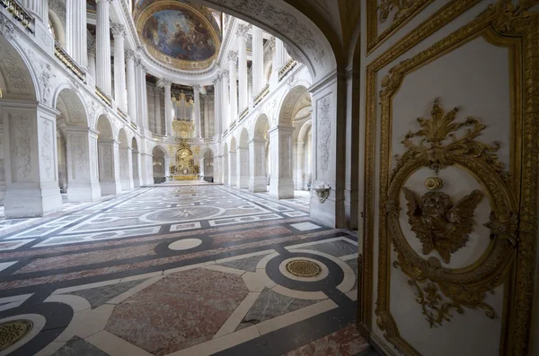 Uvnitř pohled královských chapelle palác versailles, Francie — Stock fotografie