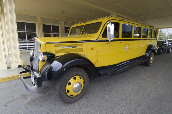 Yellow bus — Stock Photo, Image