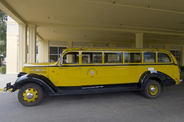 Yellow bus — Stock Photo, Image