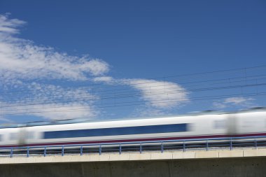Ave tren