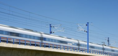Ave tren
